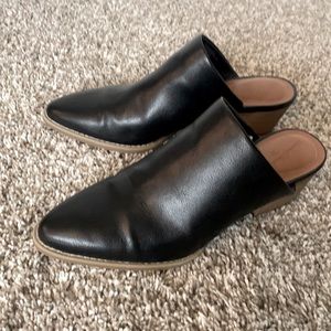 Universal Threads mules